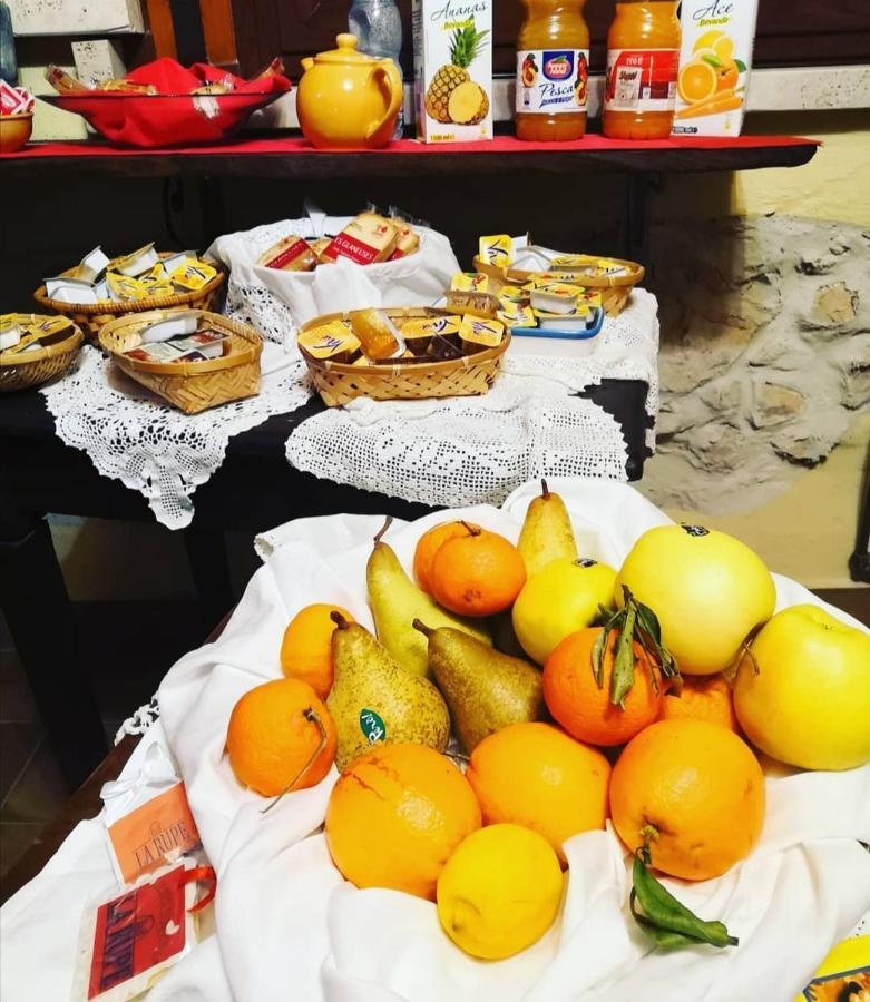 La Rupe Bed And Breakfast Норма Экстерьер фото